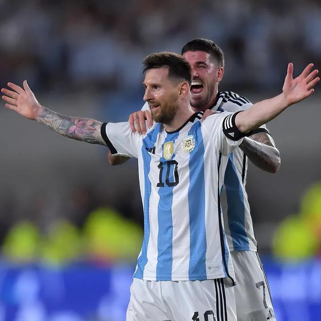 九游体育官网-亚特兰大训练开放日,今夜伤情更新引欢呼,西甲在即,医务组通报恢复(马竞与亚特兰大谈穆索交易)